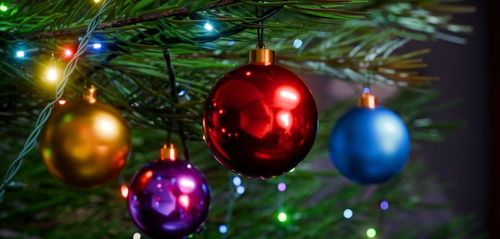creating-a-christmas-tree-scene-with-ornaments-in-blender-blendernation